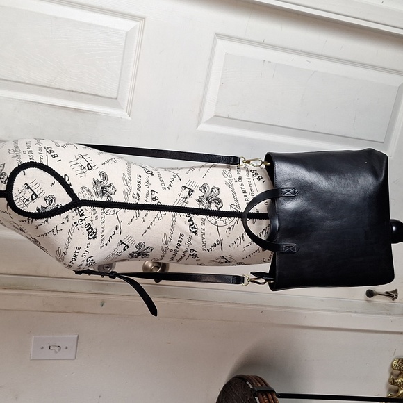 Madewell Handbags - Madewell Transport Tote Black Leather